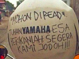 Kocak, Helm Ini Punya Doa untuk Kamu yang Jomblo