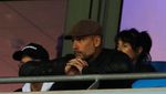 Dari Tribun Penonton, Guardiola Tertunduk Lesu