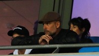 Ekspresi Pep Guardiola usai City kalah di kandang. REUTERS/Phil Noble.