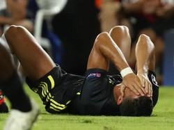 Bukan pekan yang menyenangkan untuk Cristiano Ronaldo tentunya. Sebab, sehari sebelumnya, Lionel Messi malah bikin hat-trick dan mencatatkan rekor baru di Liga Champions. REUTERS/Sergio Perez