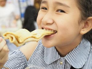 Gemasnya! Anak SD yang Doyan Makan Ini Bikin Ngiler Netizen Gemasnya! Anak SD yang Doyan Makan Ini Bikin Ngiler Netizen