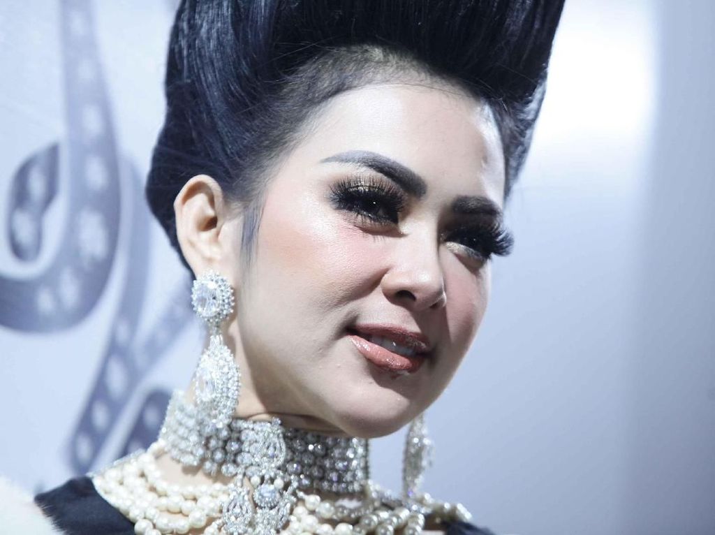 Syahrini Diisukan Pacaran dengan Reino Barack, Dash Berlin Ikut Terseret Syahrini Diisukan Pacaran dengan Reino Barack, Dash Berlin Ikut Terseret