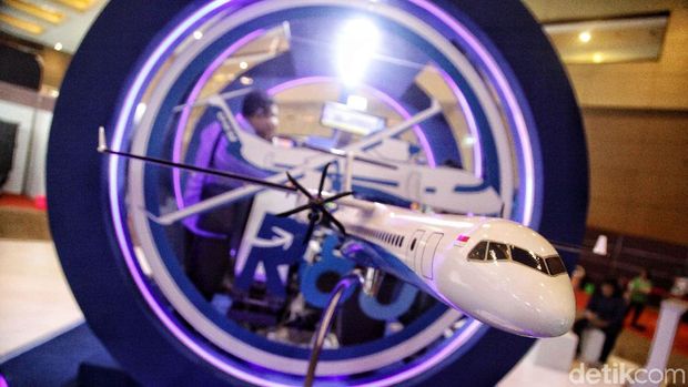 Miniatur pesawat R80 di Bekraf Habibie Festival beberapa waktu lalu
