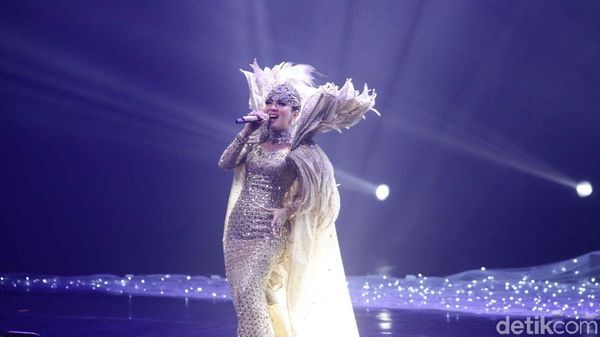 Syahrini, Luna Maya, Angel Lelga hingga Mat Solar dan Dede Idol