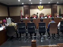Saksi di Sidang Zumi Zola: Tak Ada Uang, Anggota DPRD Ancam Absen