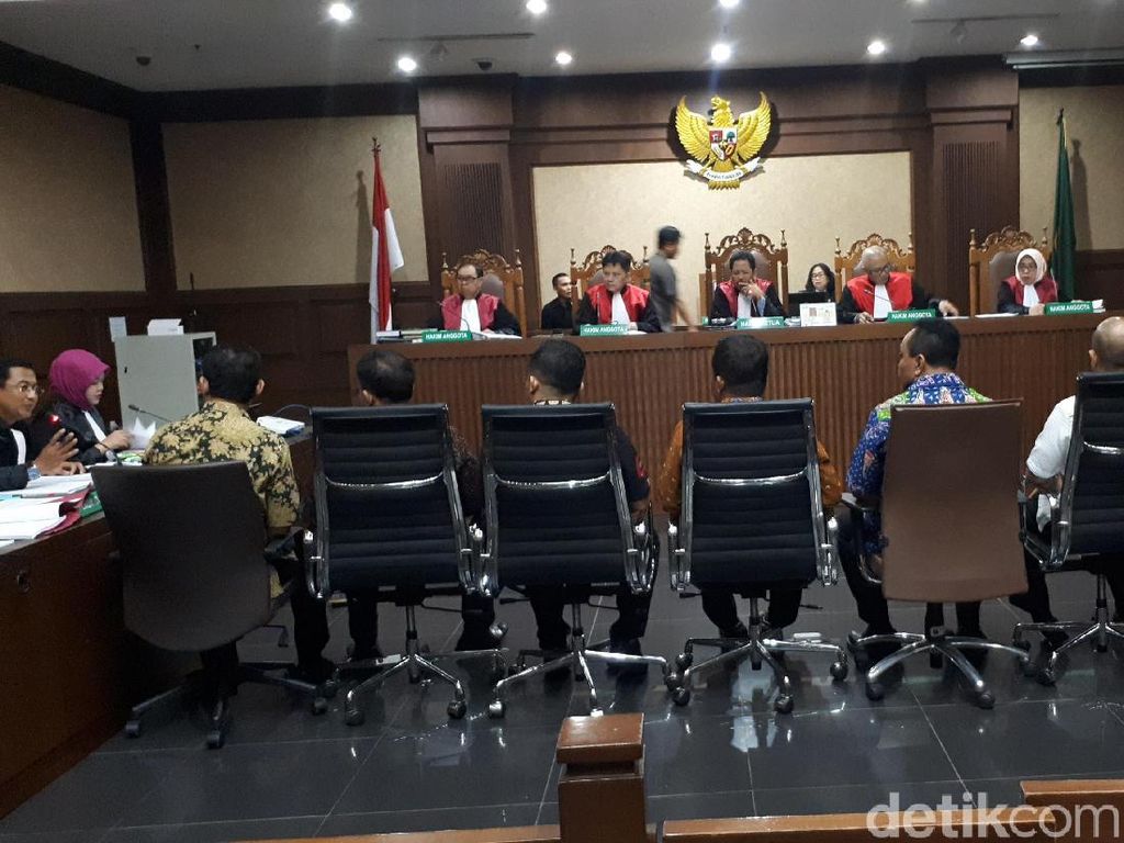 Saksi di Sidang Zumi Zola: Tak Ada Uang, Anggota DPRD Ancam Absen Saksi di Sidang Zumi Zola: Tak Ada Uang, Anggota DPRD Ancam Absen