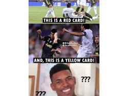 Mungkin ada yang sedang berpikir keras kenapa Ronaldo dikartu merah setelah memegang kepala Jeison Murillo. Daniel Parejo dikartu kuning setelah menyentuh wajah Joao Cancelo dengan kaki. (Foto: Instagram)
