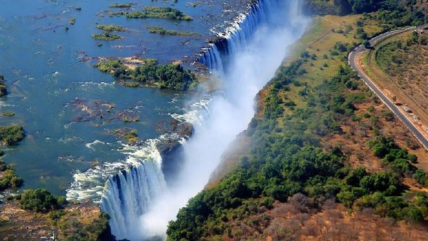 6 Destinasi Berenang di Alam Liar Paling Menantang