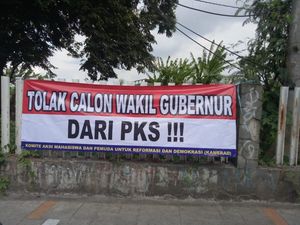 Beredar Spanduk Tolak Wagub DKI dari PKS