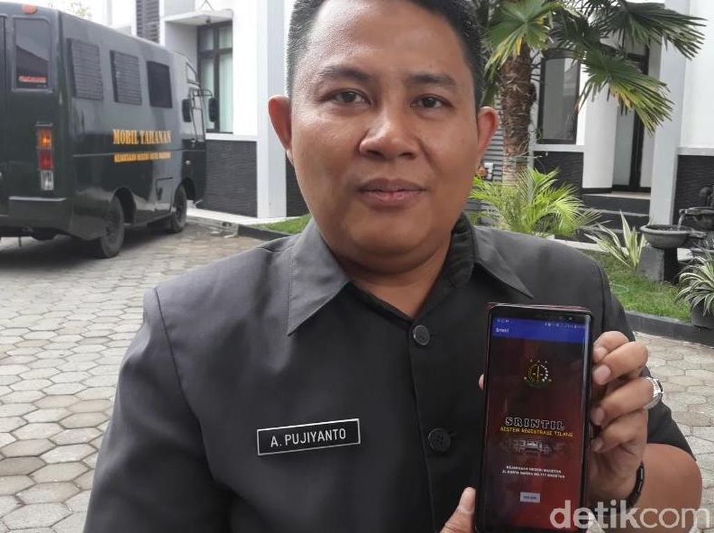 Ada Srintil, Tak Perlu Takut Dipungli Saat Bayar Tilang di Magetan Ada Srintil, Tak Perlu Takut Dipungli Saat Bayar Tilang di Magetan
