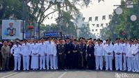 Potret Historical Walk Ridwan Kamil dan 6 Kepala Daerah Jabar