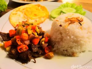 Makan Kenyang dengan Nasi Wagyu Dabu-dabu dan Mie TekTek di Sini Makan Kenyang dengan Nasi Wagyu Dabu-dabu dan Mie TekTek di Sini