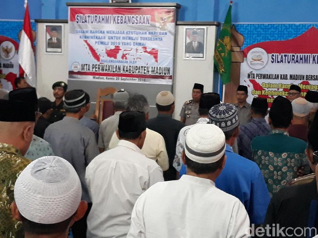 Ribuan Majelis Tafsir Al-Quran Madiun Deklarasi Netral Saat Pemilu Ribuan Majelis Tafsir Al-Quran Madiun Deklarasi Netral Saat Pemilu