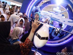 Miniatur Pesawat Habibie Jadi Primadona di Festival Ini