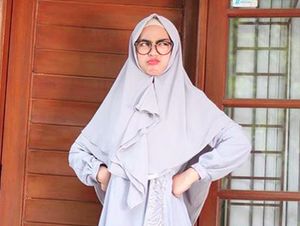 Dinasihati Oki Setiana Dewi, Ria Ricis Keluar dari Grup Keluarga Dinasihati Oki Setiana Dewi, Ria Ricis Keluar dari Grup Keluarga