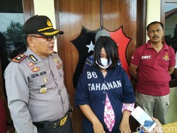 Wanita Hamil Curi Helm hingga Motor, Aksinya Terekam CCTV