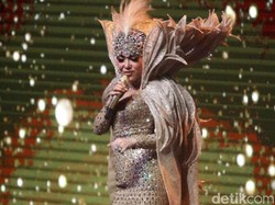 Di Konser, Syahrini Sebut Anang Berpengaruh Besar untuk Kariernya