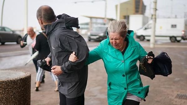 Giliran Kepulauan Inggris Dihantam Angin Kencang 160 Km Per Jam