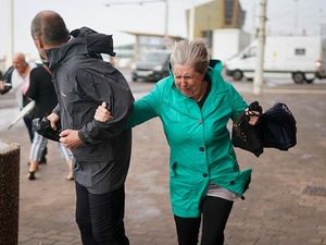 Giliran Kepulauan Inggris Dihantam Angin Kencang 160 Km Per Jam Giliran Kepulauan Inggris Dihantam Angin Kencang 160 Km Per Jam