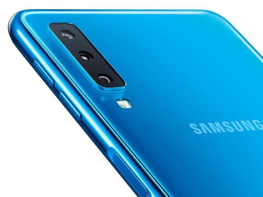 Galaxy A7 (2018): Tiga Kamera Belakang, Sensor Fingerprint Samping Galaxy A7 (2018): Tiga Kamera Belakang, Sensor Fingerprint Samping