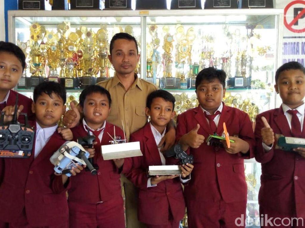 Siswa SD Muhammadiyah Ponorogo Sabet Medali Emas Kontes Robot