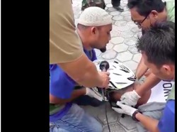 Viral Video Cara Buka Helm Korban Kecelakaan, Ada Tekniknya Lho!