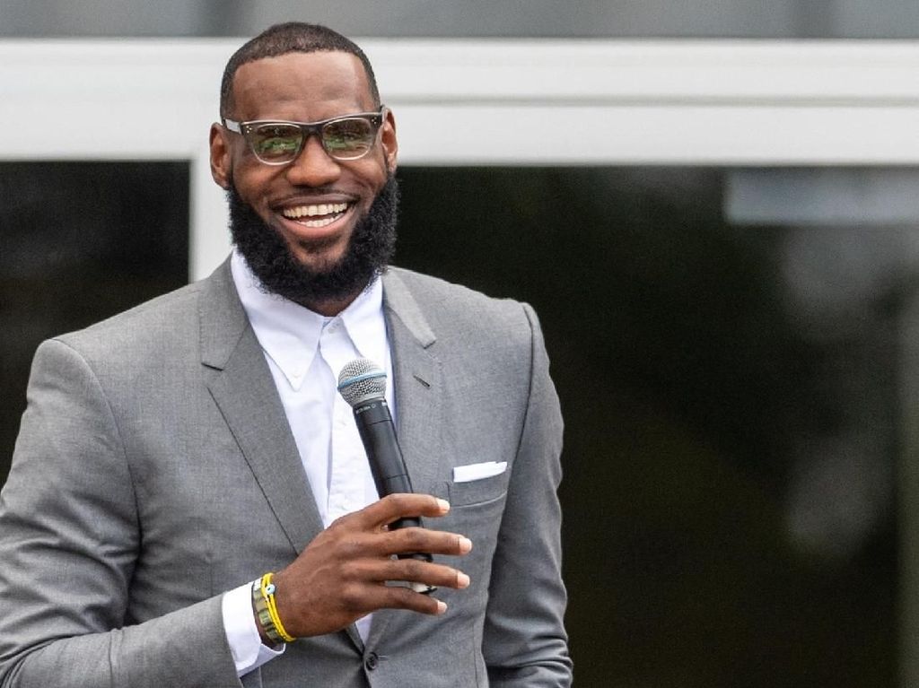 LeBron James Akan Bintangi Sekuel Film Space Jam LeBron James Akan Bintangi Sekuel Film Space Jam