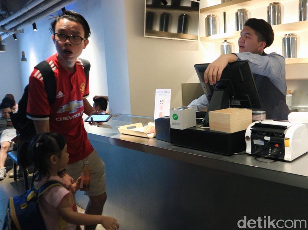 Di Guangzhou, Beli Makanan hingga Sewa Sepeda Bayarnya Pakai HP Di Guangzhou, Beli Makanan hingga Sewa Sepeda Bayarnya Pakai HP