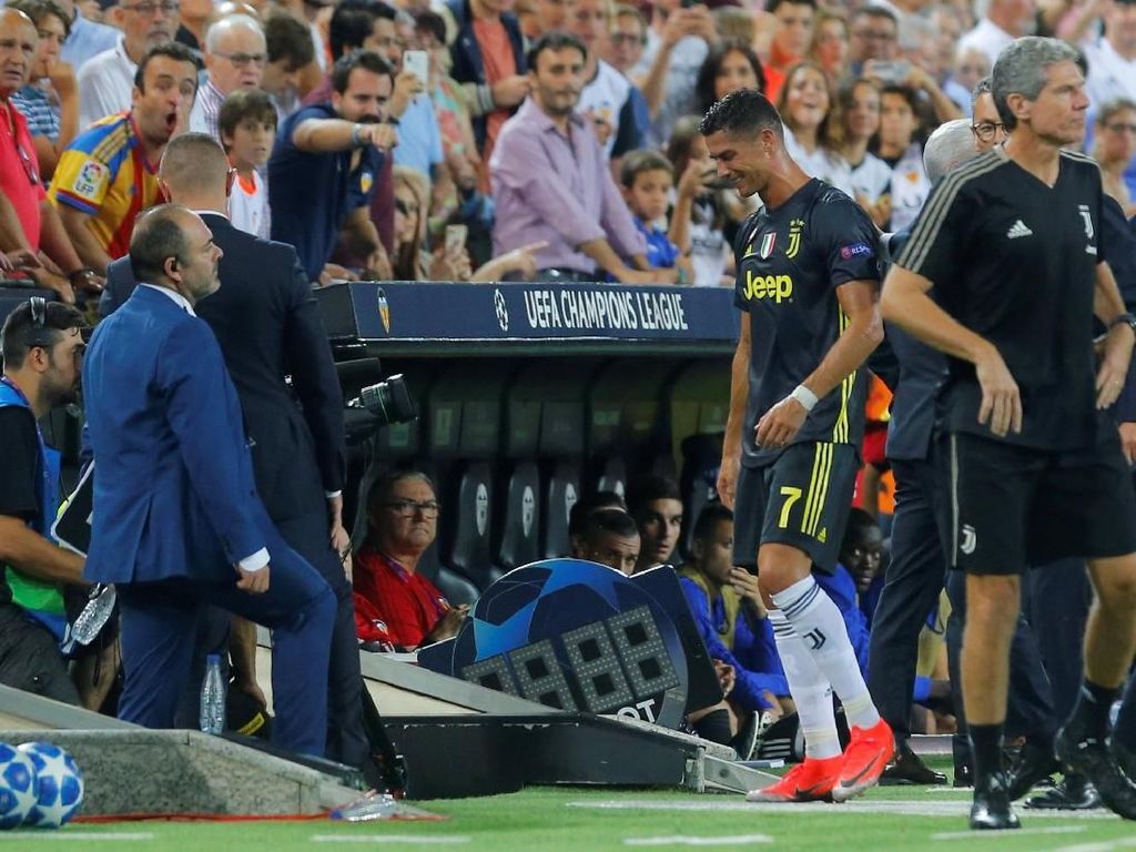 Ronaldo Dikartu Merah, Kakaknya Mencak-mencak Ronaldo Dikartu Merah, Kakaknya Mencak-mencak