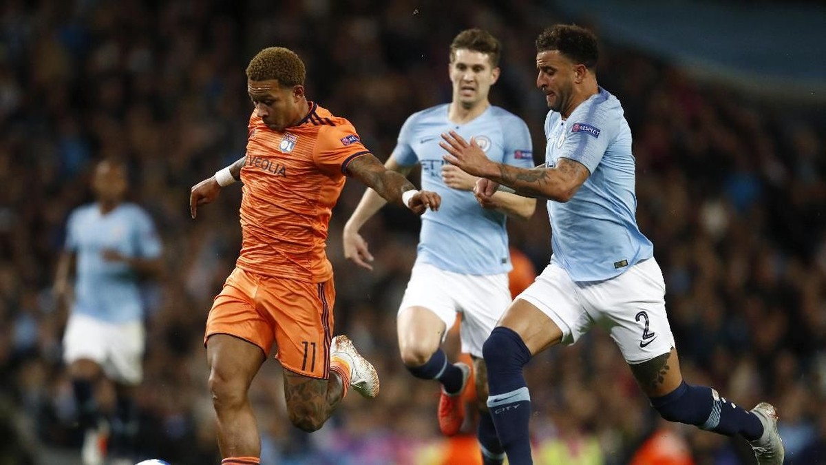 Memphis Depay mencetak satu assist saat Lyon menaklukkan Manchester City. (Foto: Julian Finney/Getty Images)