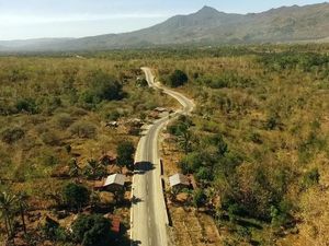 Melihat Mulusnya Jalan Perbatasan di NTT dari Udara Melihat Mulusnya Jalan Perbatasan di NTT dari Udara
