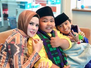 Momen Hangat Saat Angel Lelga Bersama Anak-anak