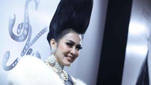 Cerita Hairstylist di Balik Jambul Khatulistiwa Syahrini Setinggi 45 Cm