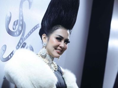 Cerita Hairstylist di Balik Jambul Khatulistiwa Syahrini Setinggi 45 Cm
