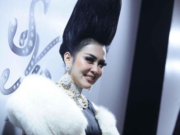 Cerita Hairstylist di Balik Jambul Khatulistiwa Syahrini Setinggi 45 Cm