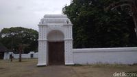 Foto: Gerbang Alam Gaib di Keraton Kanoman Cirebon