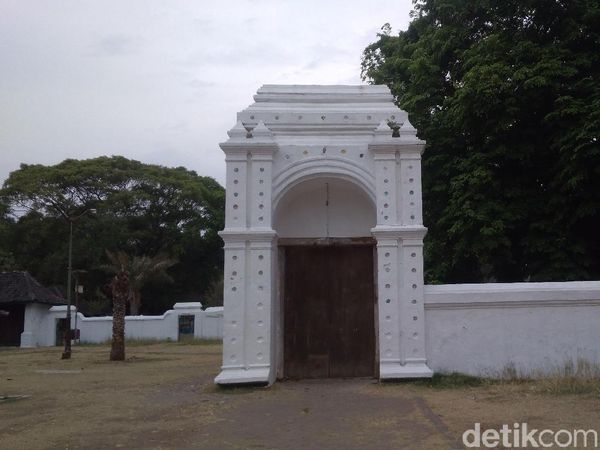 Foto: Gerbang Alam Gaib di Keraton Kanoman Cirebon