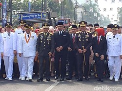 Ridwan Kamil-Aher Kompak Antar 6 Kepala Daerah yang Dilantik