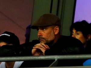 Guardiola di Tribun, City Dipermalukan Lyon