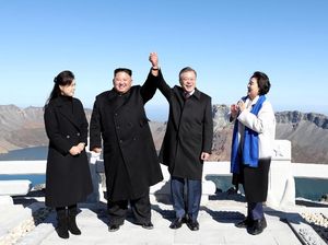 Wujudkan Mimpi, Presiden Korsel Mendaki Gunung dengan Kim Jong-Un Wujudkan Mimpi, Presiden Korsel Mendaki Gunung dengan Kim Jong-Un