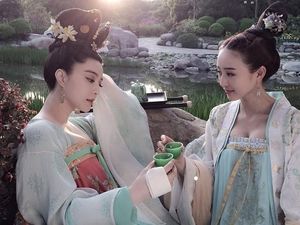 Sebelum Menghilang, Begini Gaya Cantik Fan Bingbing Saat Minum Teh