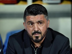 Gennaro Gattuso menyaksikan anak buahnya bertanding. REUTERS/Eric Vidal.