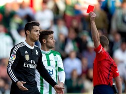 Ronaldo mendapat kartu merah terakhir di La Liga saat melawan Cordoba pada musim 2014/2015. Dia diusir setelah menendang Edimar. (Foto: Gonzalo Arroyo Moreno/Getty Images)