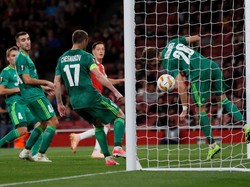 Mesut Oezil yang tampil sebagai pemain pengganti membuat Arsenal unggul 4-0. (David Klein/REUTERS)