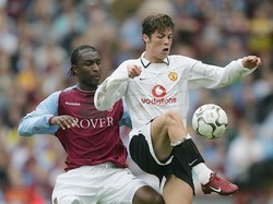 Cristiano Ronaldo pertama kali diganjar kartu merah saat masih berkostum Manchester United. Dia dikeluarkan dari lapangan setelah mendapat dua kartu kuning melawan Aston Villa di Premier Legaue 2003/2004. (Foto: Paul Gilham/Getty Images)