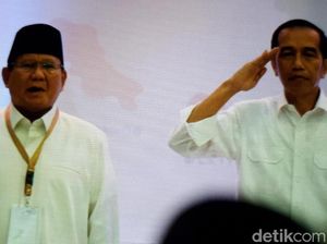 Kritik dan Pembelaan Sikap Hormat Jokowi Saat Lagu Indonesia Raya Kritik dan Pembelaan Sikap Hormat Jokowi Saat Lagu Indonesia Raya