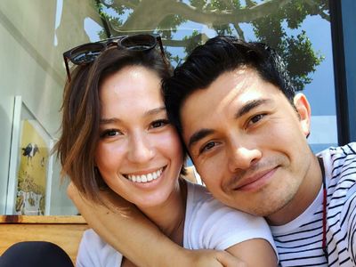 Romantisnya Pemain Crazy Rich Asians, Henry Golding dan Istri