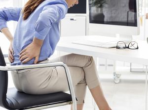Mau Coba, Bun? 6 Gerakan Yoga yang Bisa Dilakukan di Kantor Mau Coba, Bun? 6 Gerakan Yoga yang Bisa Dilakukan di Kantor