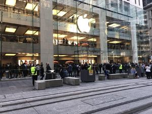 Begini Antrean demi iPhone Baru di Jepang dan Australia Begini Antrean demi iPhone Baru di Jepang dan Australia