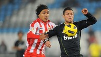 Laga melawan Almeria di musim 2009/2010 jadi kartu merah pertama Ronaldo dengan kostum Real Madrid. Ronaldo dapat kartu kuning pertama di menit ke-84 karena membuka baju saat merayakan gol. Kartu kuning kedua di menit ke-88 karena menendang Juanma Ortiz. (Foto: Denis Doyle/Getty Images)
